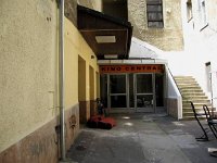 Kino Central, ulaz  Kultno Kino Central u Petrinjskoj ulici 4 u Zagrebu više ne radi kao klasično kino. Prostor je u međuvremenu promijenio namjenu, a danas se na toj lokaciji ili u neposrednoj blizini nalaze drugi sadržaji.